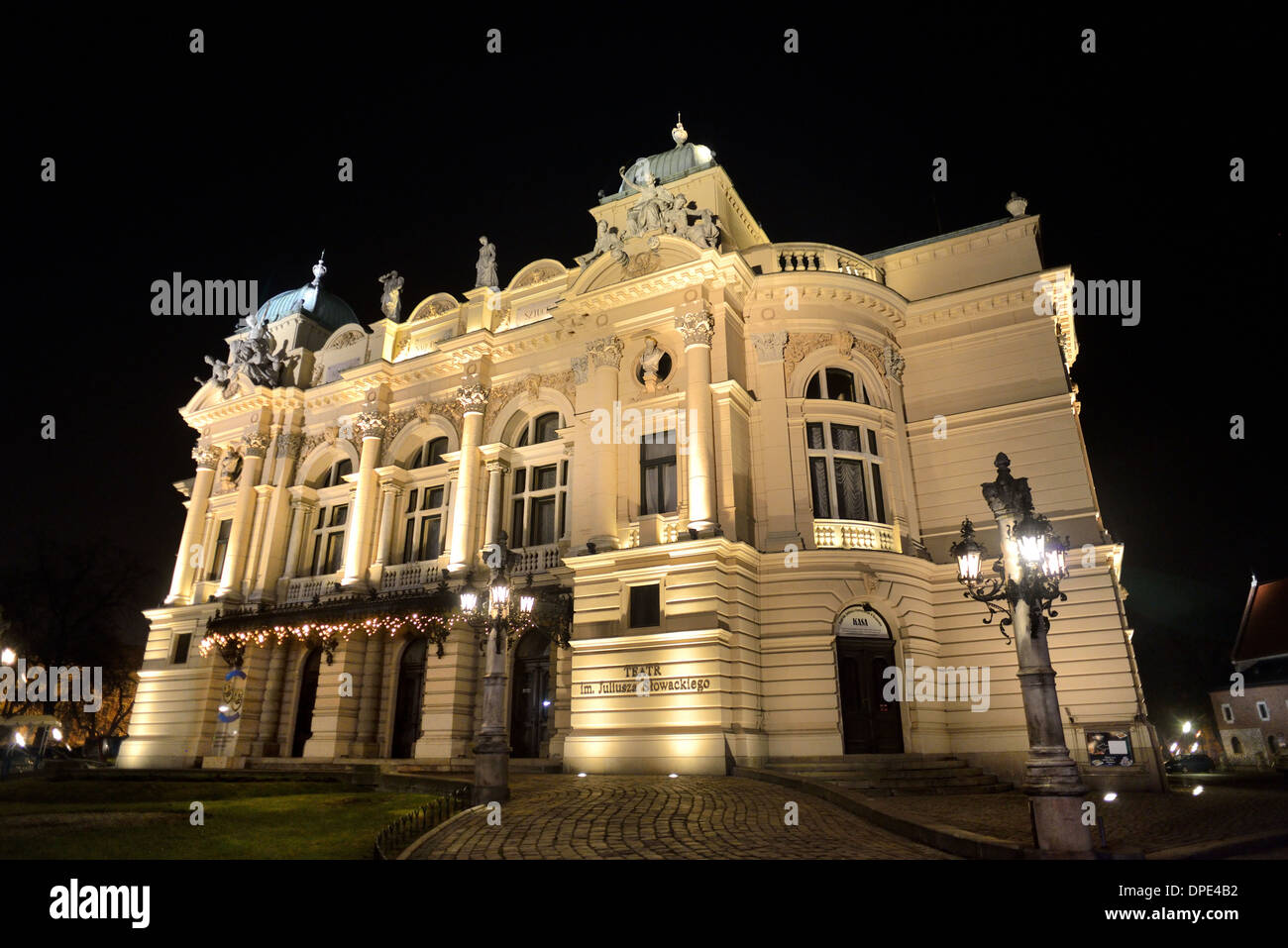 Cracovia (Cracovia), juliusz slowacki theatre krakov Polonia facciata vista notte. barocco europeo teatri. Foto Stock