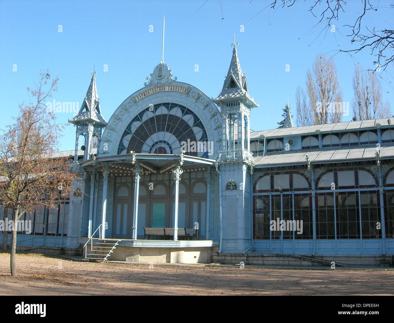 Oct 14, 2006 - Pyatigorsk, Stavropol Krai, Federazione Russa - Til Lermontov Museo e Galleria in Pyatigors, Russia. La città sul fiume Podkumok nel distretto federale meridionale della Russia è stato fondato nel 1780, ed è stato un centro termale con sorgenti di acqua minerale dal 1803. Negli ultimi anni la regione del Caucaso settentrionale della Russia ha subito a causa della sua vicinanza al confl ceceno Foto Stock