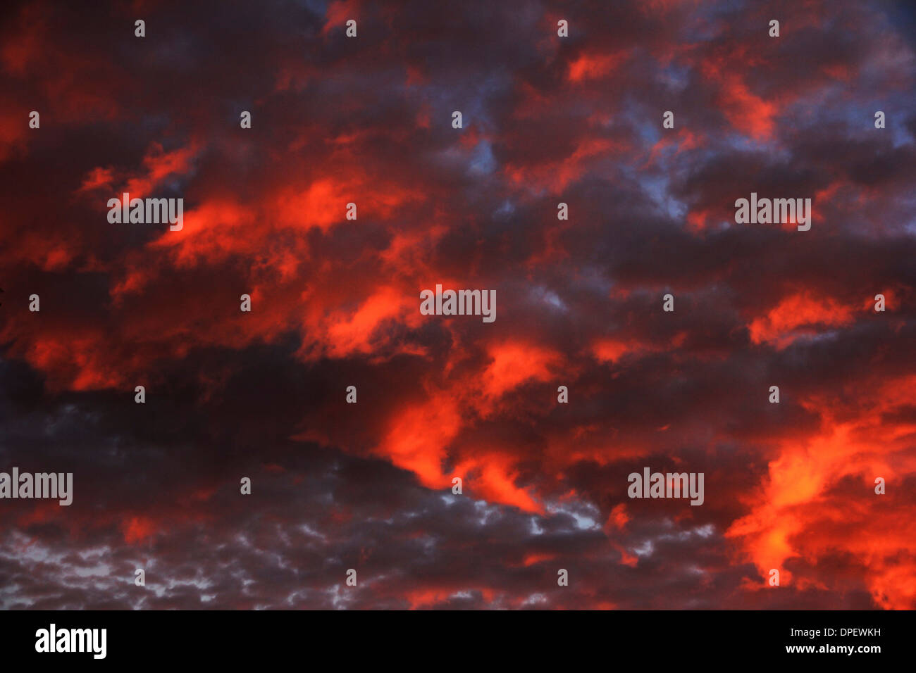 Le nuvole in cielo all'alba, Germania Foto Stock