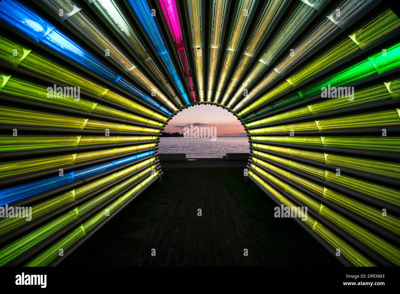 Tunnel di luce dall'artista Gerry Ammann, guardando verso il lago di Costanza, al tramonto, Bregenz, Vorarlberg, Austria Foto Stock