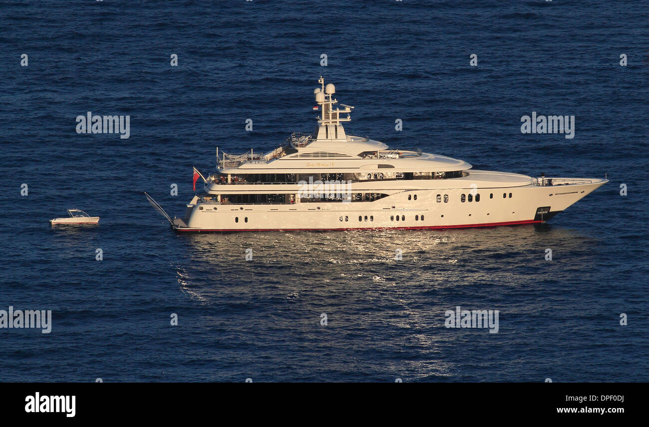 Lürssen yacht a motore Signora Kathryn V sulla Côte d'Azur, in Francia, Mare Mediterraneo Foto Stock