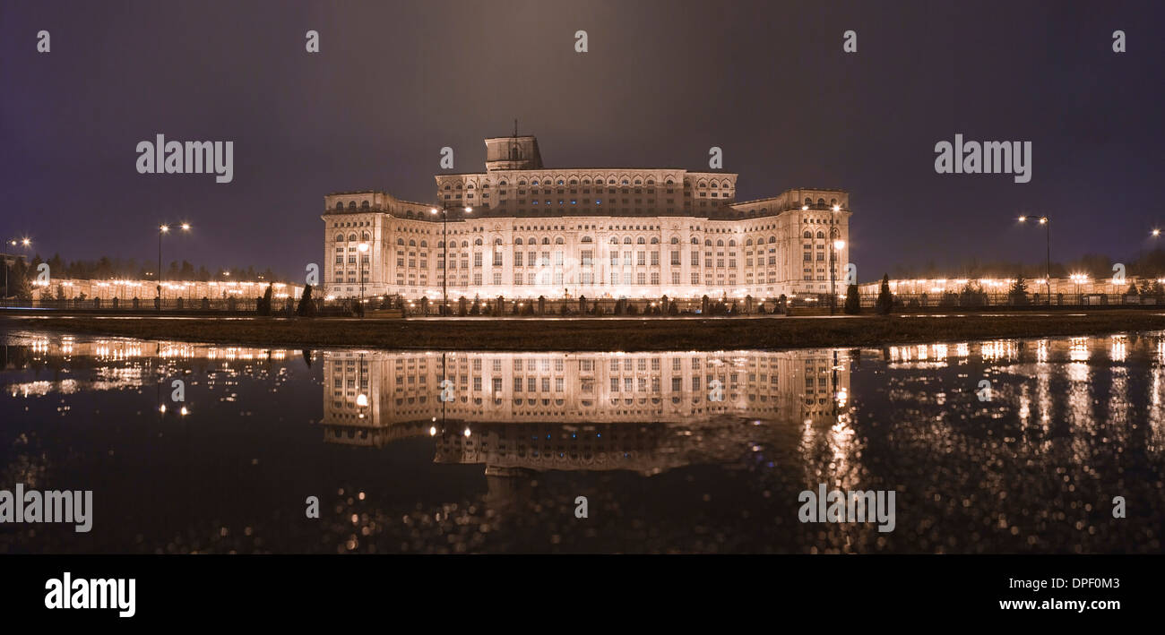 Ex palazzo di Nicolae Ceausescu, Bucarest, Romania Foto Stock