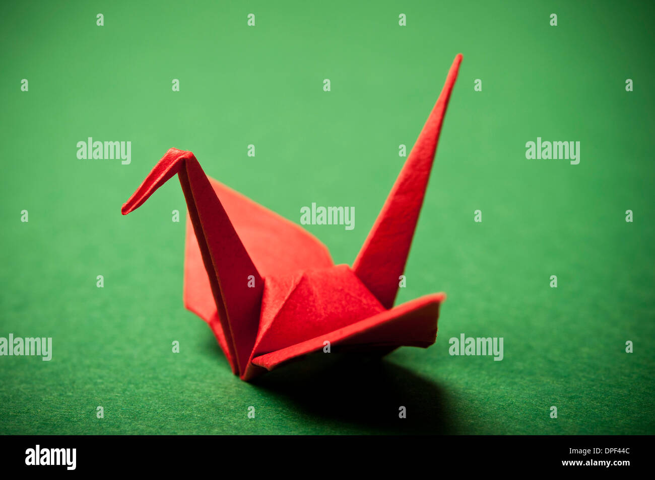 Rosso uccello origami Foto Stock