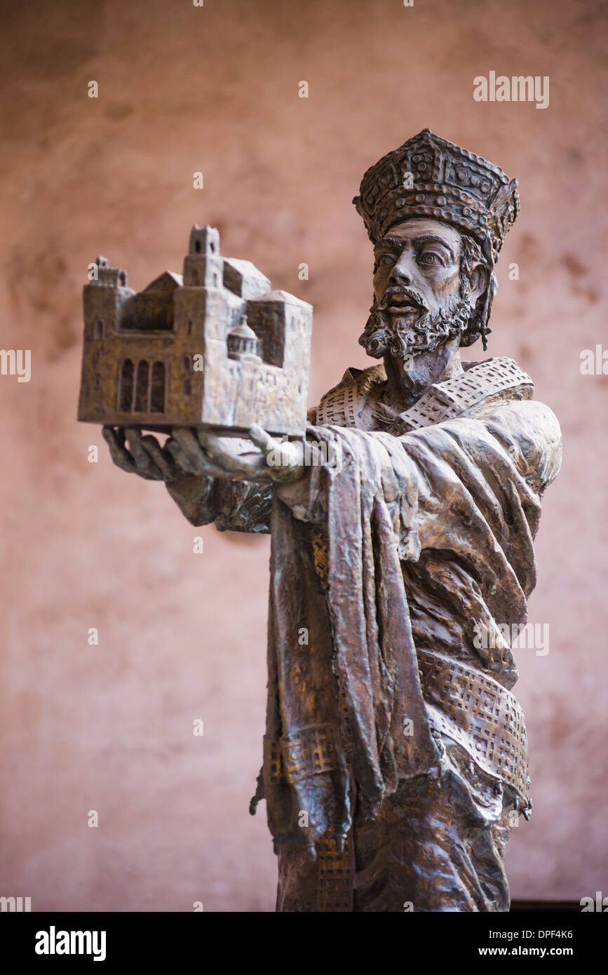 La statua di Guglielmo II a Monreale Cattedrale (Duomo di Monreale) a Monreale, nei pressi di Palermo, Sicilia, Italia, Europa Foto Stock