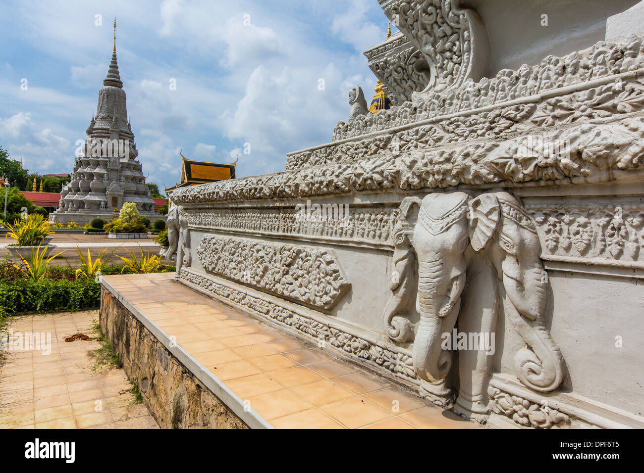 Gli stupa nel Palazzo Reale, nella capitale Phnom Penh, sul fiume Mekong, Cambogia, Indocina, Asia sud-orientale, Asia Foto Stock