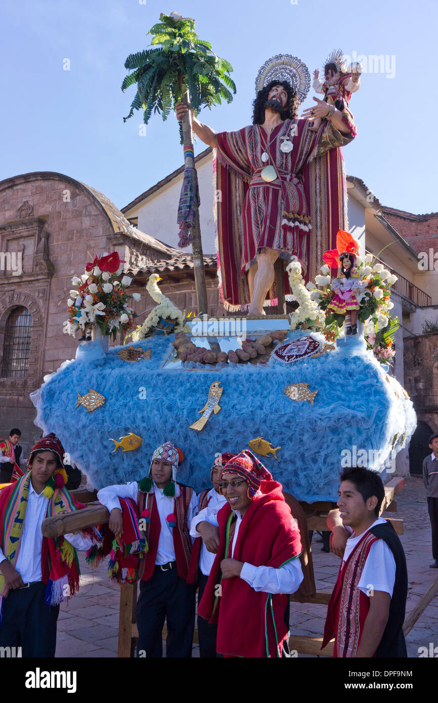 La festa del Corpus Domini, la più importante manifestazione religiosa in Perù, svoltasi a Cuzco, Perù, Sud America Foto Stock