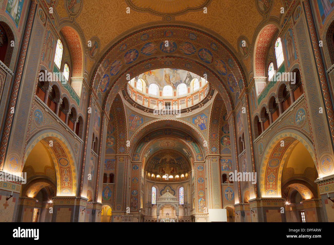 Interno della chiesa Votiva, Szeged, pianura meridionale, Ungheria, Europa Foto Stock