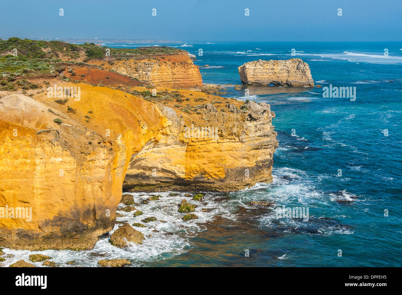 Bay of Islands formazioni rocciose lungo la Great Ocean Road, Victoria, Australia Pacific Foto Stock