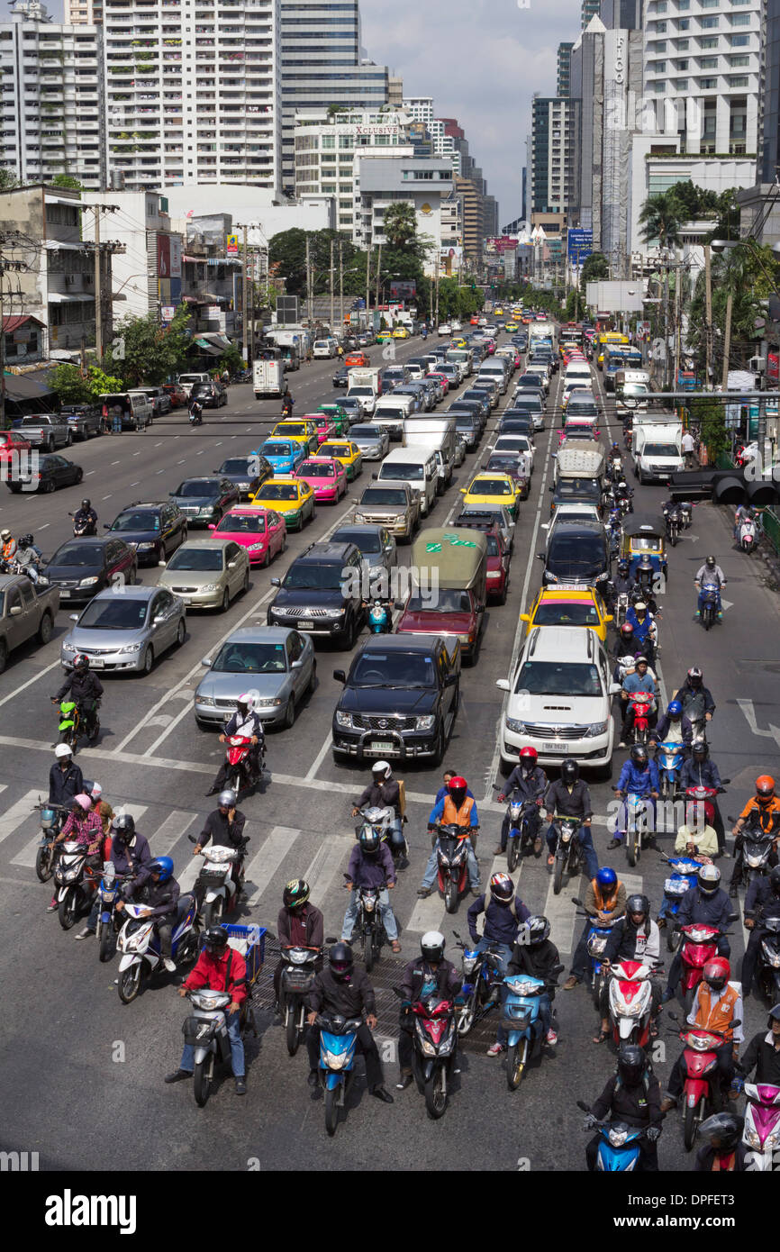 La congestione del traffico nella zona centrale di Bangkok, Thailandia, Sud-est asiatico, in Asia Foto Stock