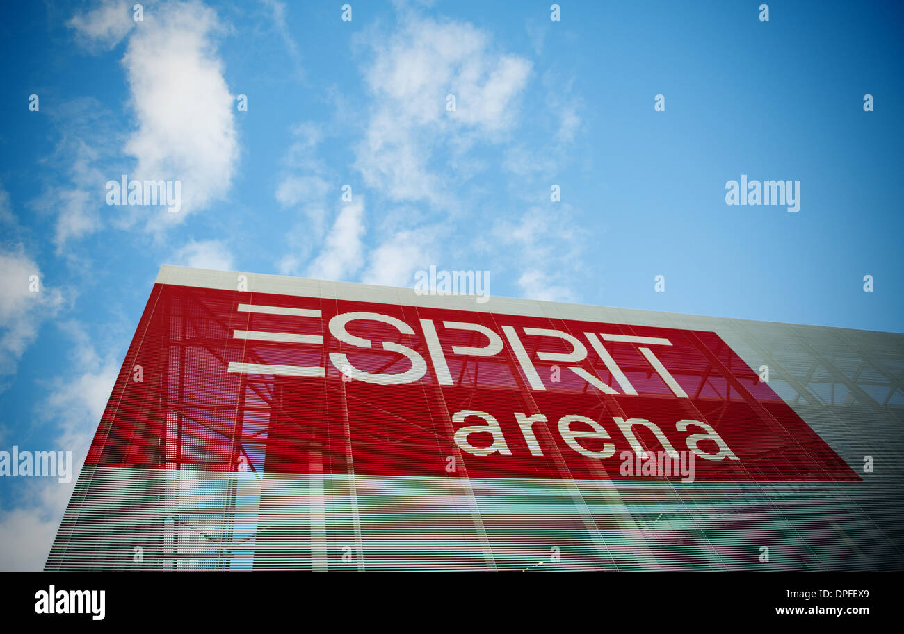 Duesseldorf, Germania. Xiv gen, 2014. Una vista dell'Esprit Arena a Duesseldorf in Germania, 14 gennaio 2014. La corte distrettuale di Duesseldorf deciderà la disputa per la sponsorizzazione di un contratto e il diritto al nome "Esprit-Arena'. Azienda di moda Esprit per concludere il contratto con la società comunale presto. Foto: JAN-PHILIPP STROBEL/dpa/Alamy Live News Foto Stock