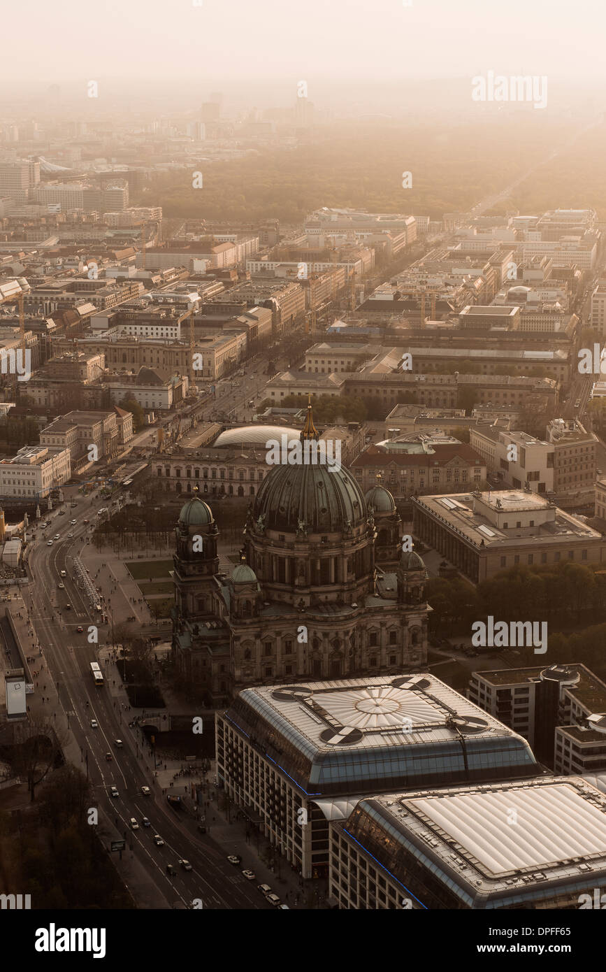 Vista in elevazione della città di Berlino, Germania Foto Stock