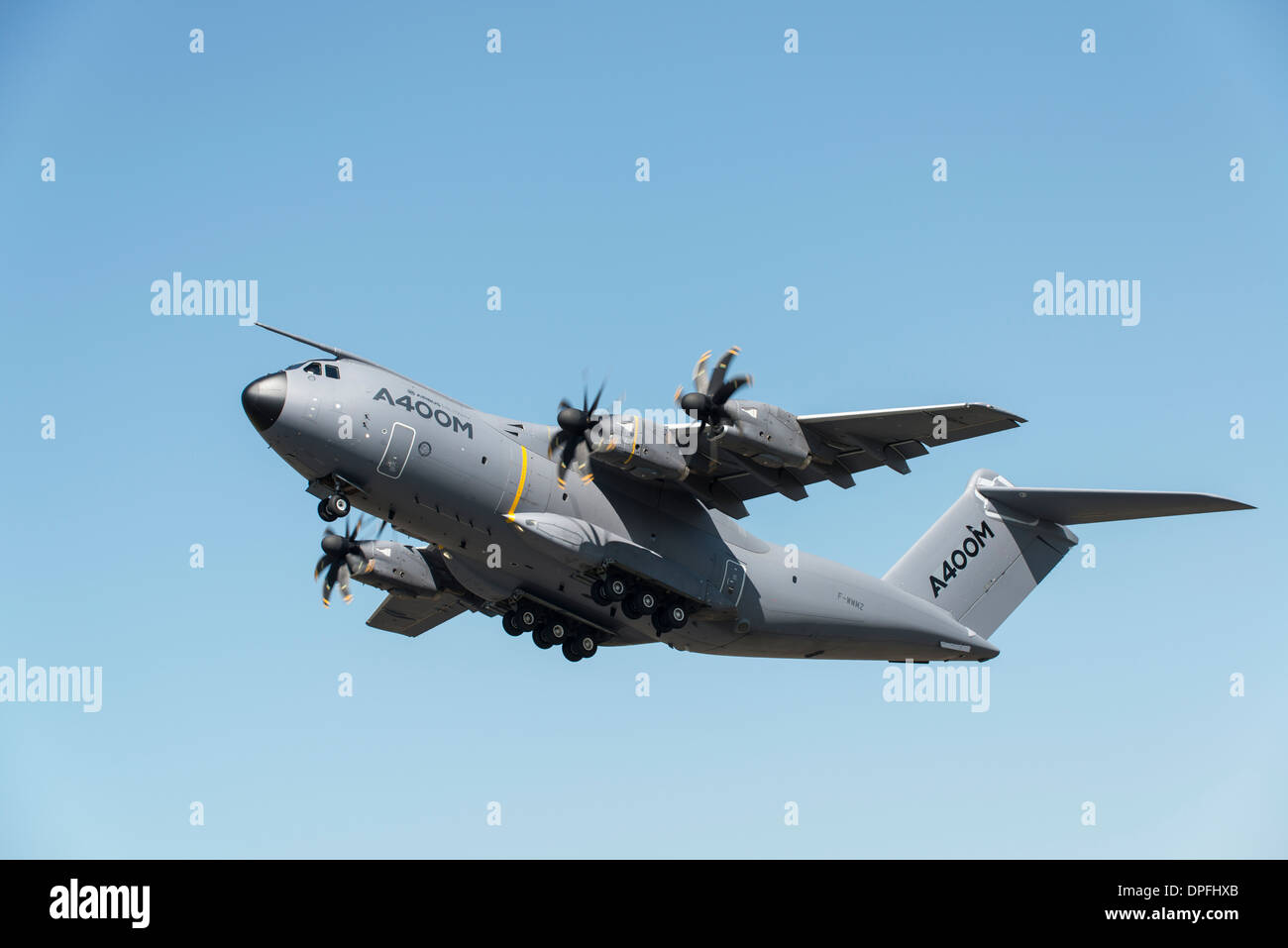 Airbus A400M Atlas F-WWMZ visualizza a RAF Fairford airbase nel Gloucestershire in Inghilterra al 2013 RIAT Foto Stock