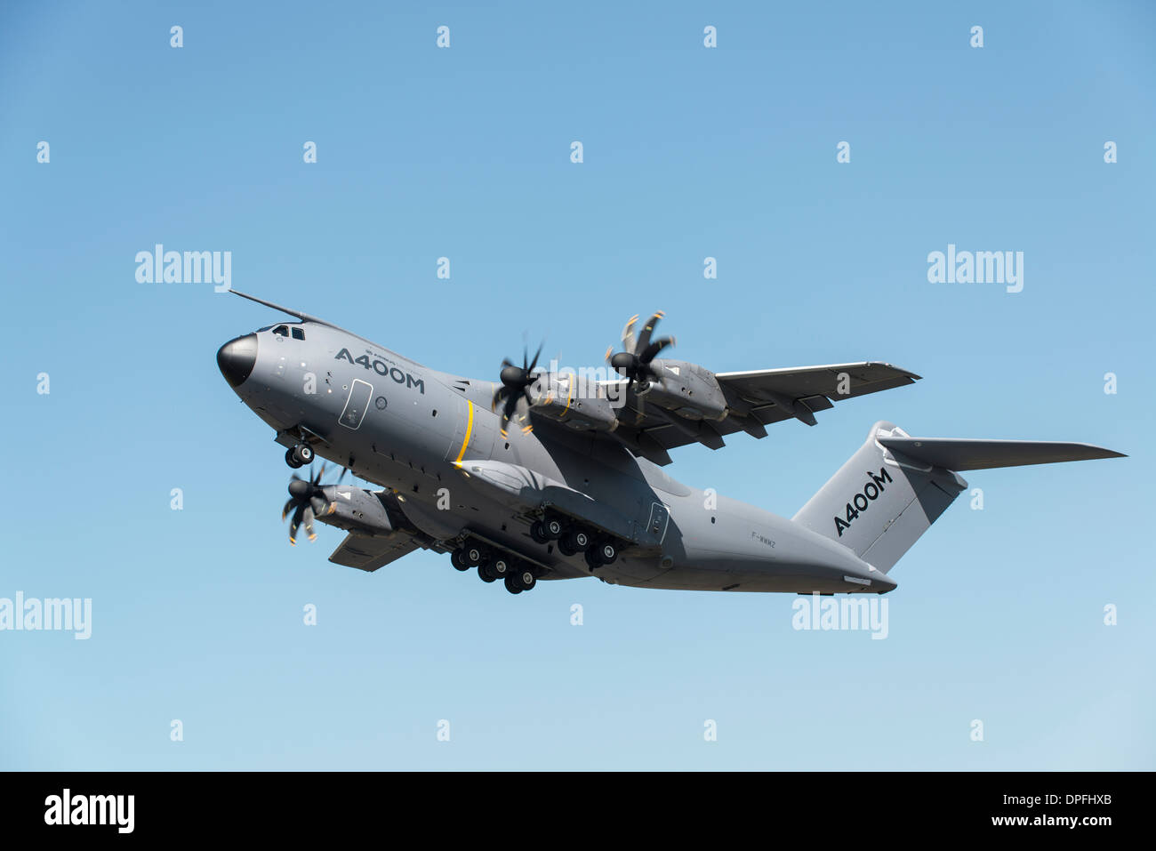 Airbus A400M Atlas F-WWMZ visualizza a RAF Fairford airbase nel Gloucestershire in Inghilterra al 2013 RIAT Foto Stock
