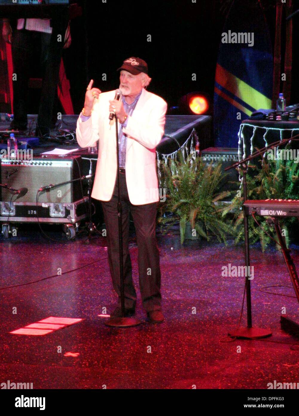 Dic. 30, 2006 - Hollywood, California, Stati Uniti - K51199EG.Beach Boys CONCERTO CON SPECIAL GUEST JOHN STAMOS AL PRESSO IL LUXOR HOTEL LAS VEGAS , NEVADA 12-29-2006. - MIKE LOVE(Immagine di credito: © Ed Geller/Globe foto/ZUMAPRESS.com) Foto Stock