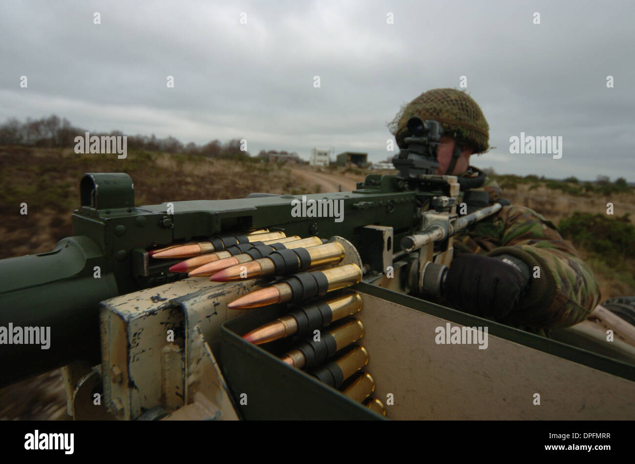 Browning M2 0,50 Caliber mitragliatrice montata su un esercito britannico land rover, Foto Stock