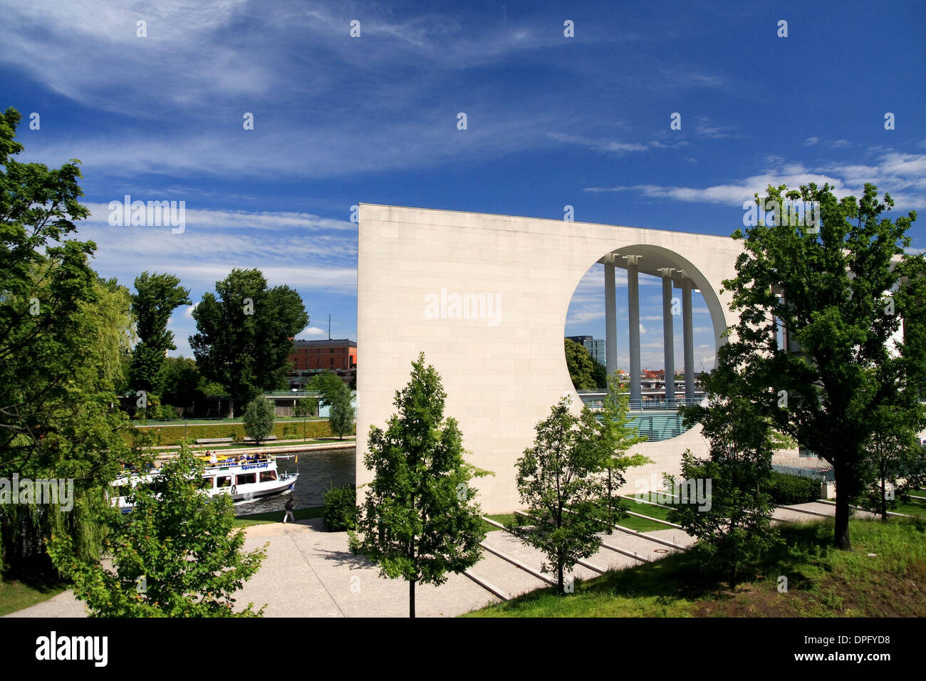 Cancelleria tedesca dal fiume Sprea,(Berlin, Germania, Deutschland, Europa) Foto Stock
