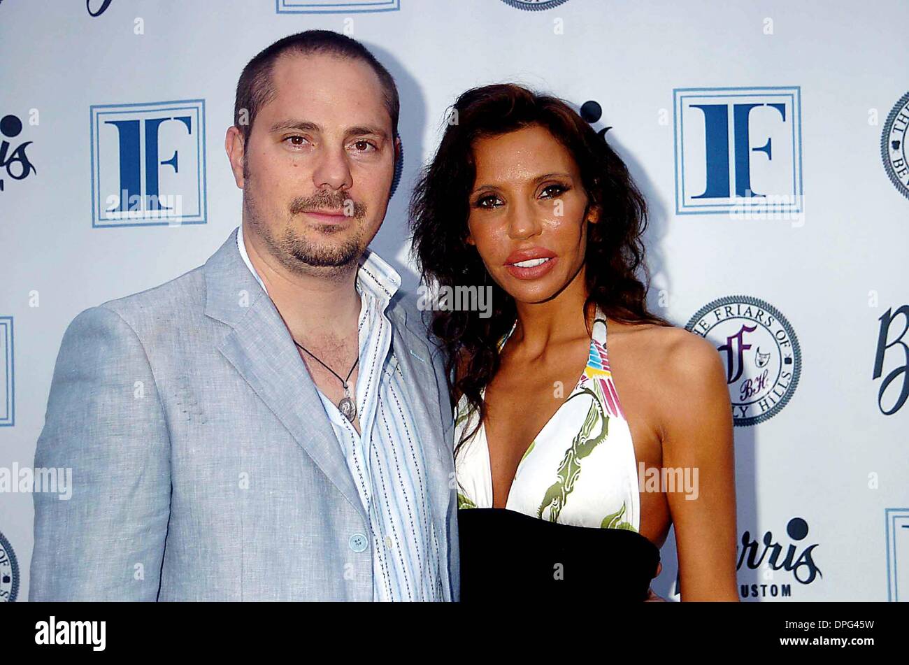 Giugno 17, 2006 - New York New York, Stati Uniti - La famosa HOLLYWOOD CAR CREATOR GEORGE BARRIS PER RICEVERE Life Achievement Award da frati di BEVERLY HILLS.Frati di BEVERLY HILLS, Beverly Hills, CA 06-17-2006. - 2006.PIETRA THORNTON E GABRIEL BOLOGNA.K48345JKRON(Immagine di credito: © Giovanni Krondes/Globe foto/ZUMAPRESS.com) Foto Stock