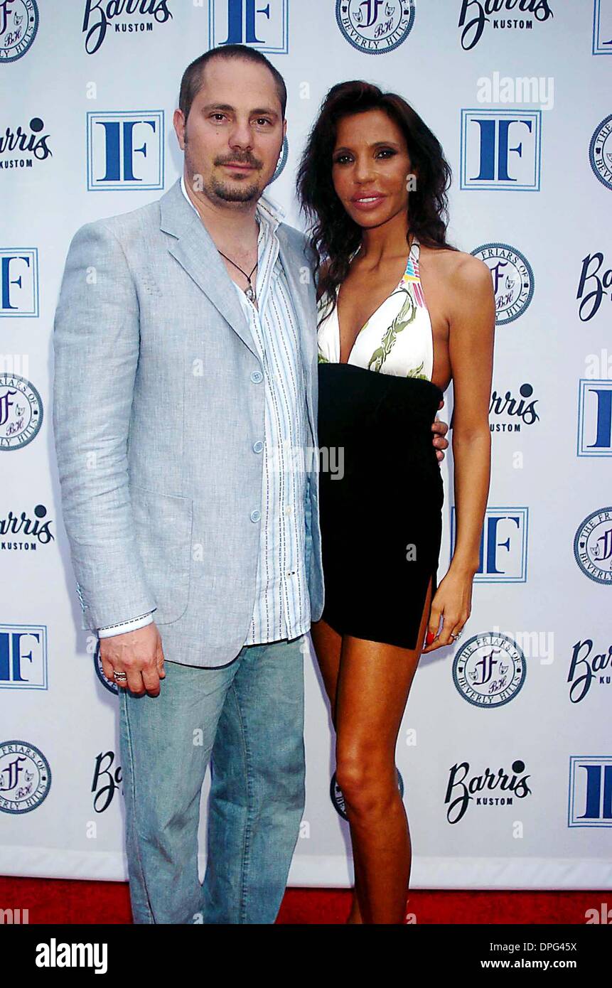 Giugno 17, 2006 - New York New York, Stati Uniti - La famosa HOLLYWOOD CAR CREATOR GEORGE BARRIS PER RICEVERE Life Achievement Award da frati di BEVERLY HILLS.Frati di BEVERLY HILLS, Beverly Hills, CA 06-17-2006. - 2006.PIETRA THORNTON E GABRIEL BOLOGNA.K48345JKRON(Immagine di credito: © Giovanni Krondes/Globe foto/ZUMAPRESS.com) Foto Stock