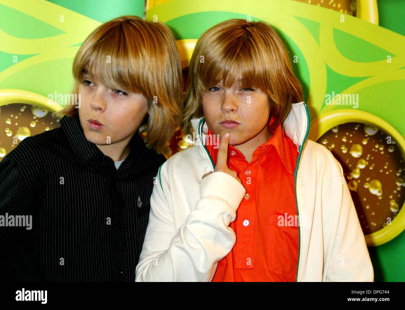 Febbraio 9, 2006 - New York New York, Stati Uniti - K46717JBU.Disney in anticipo, .SPLASHLIGHT STUDIOS, W. 35 ST. Nuovo ORK New York..2-9-2006. / 2006.Dylan e Cole Sprouse(Immagine di credito: © Judie Burstein/Globe foto/ZUMAPRESS.com) Foto Stock