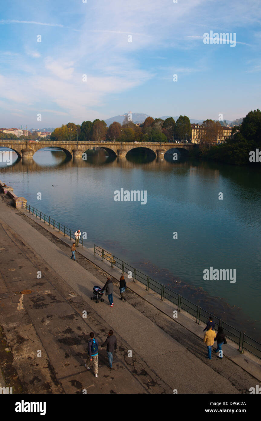 I Murazzi del Po lungofiume centrale città di Torino Piemonte Italia del nord Europa Foto Stock