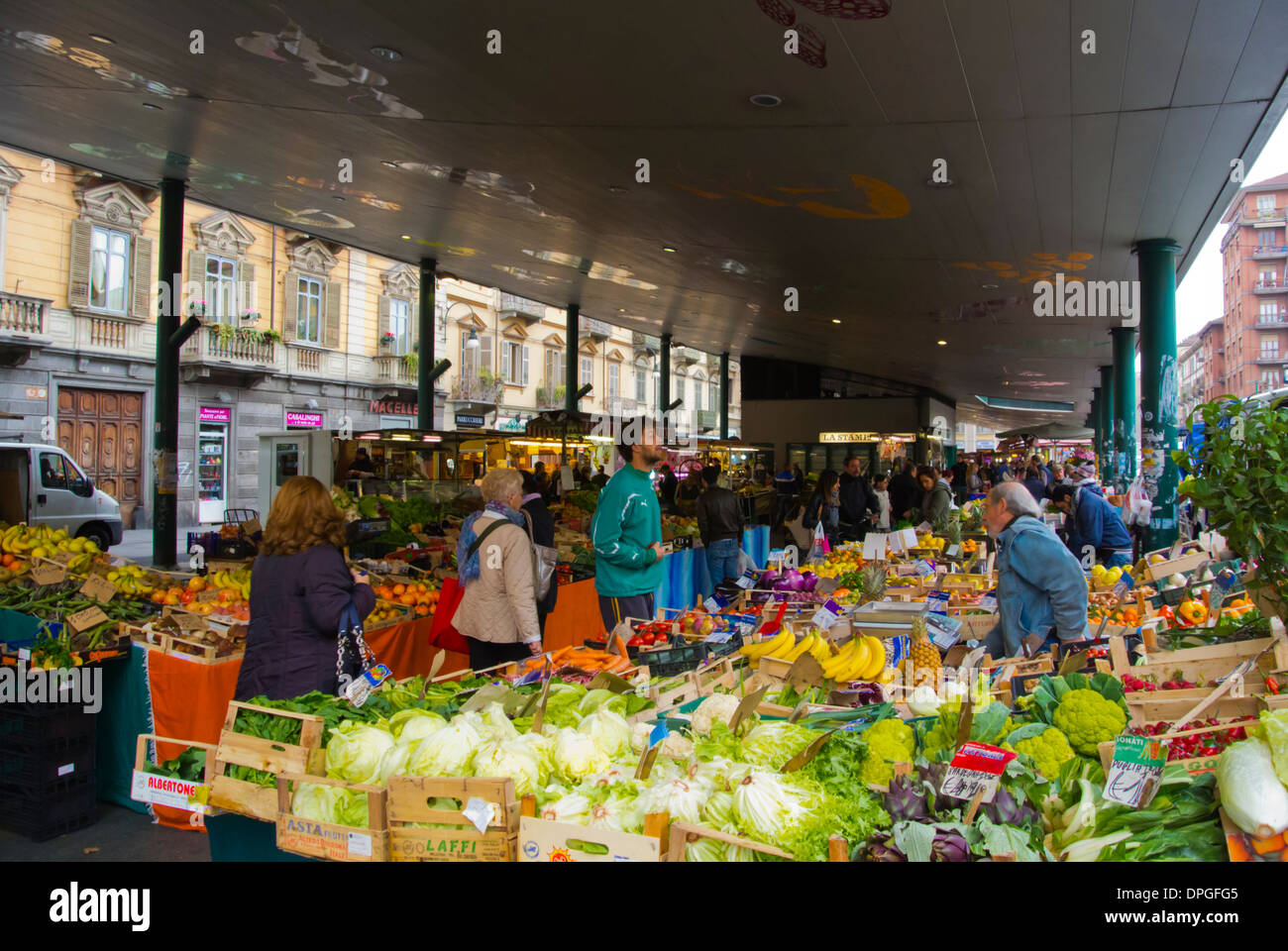 Mercato alimentare di Piazza Madama Cristina piazza centrale di Torino Piemonte Italia Europa Foto Stock