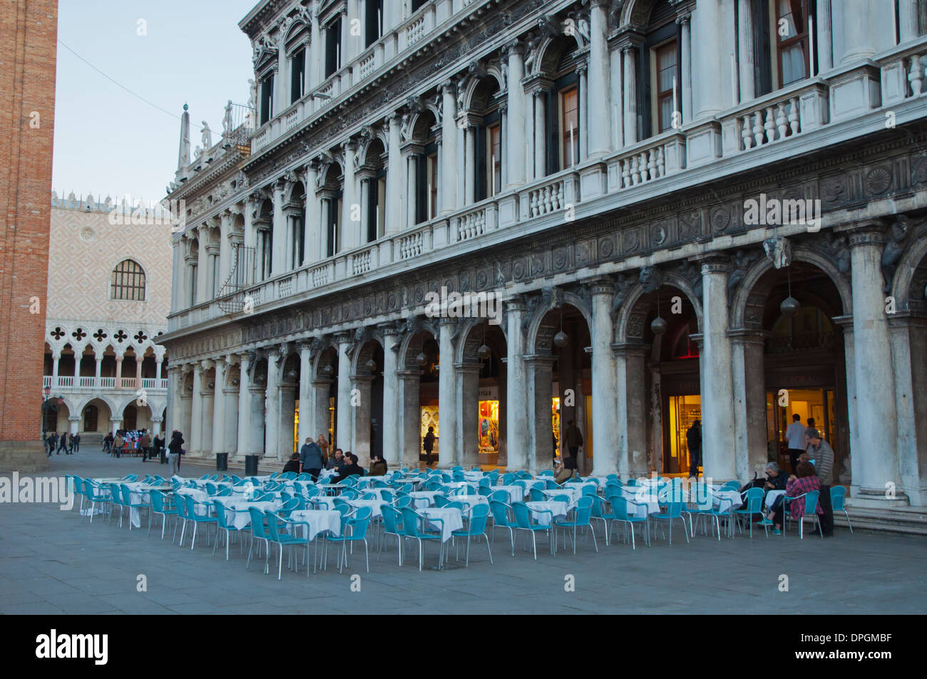 Caffe Florian cafe esterno Piazza San Marco Piazza San Marco Venezia Veneto Italia Europa Foto Stock