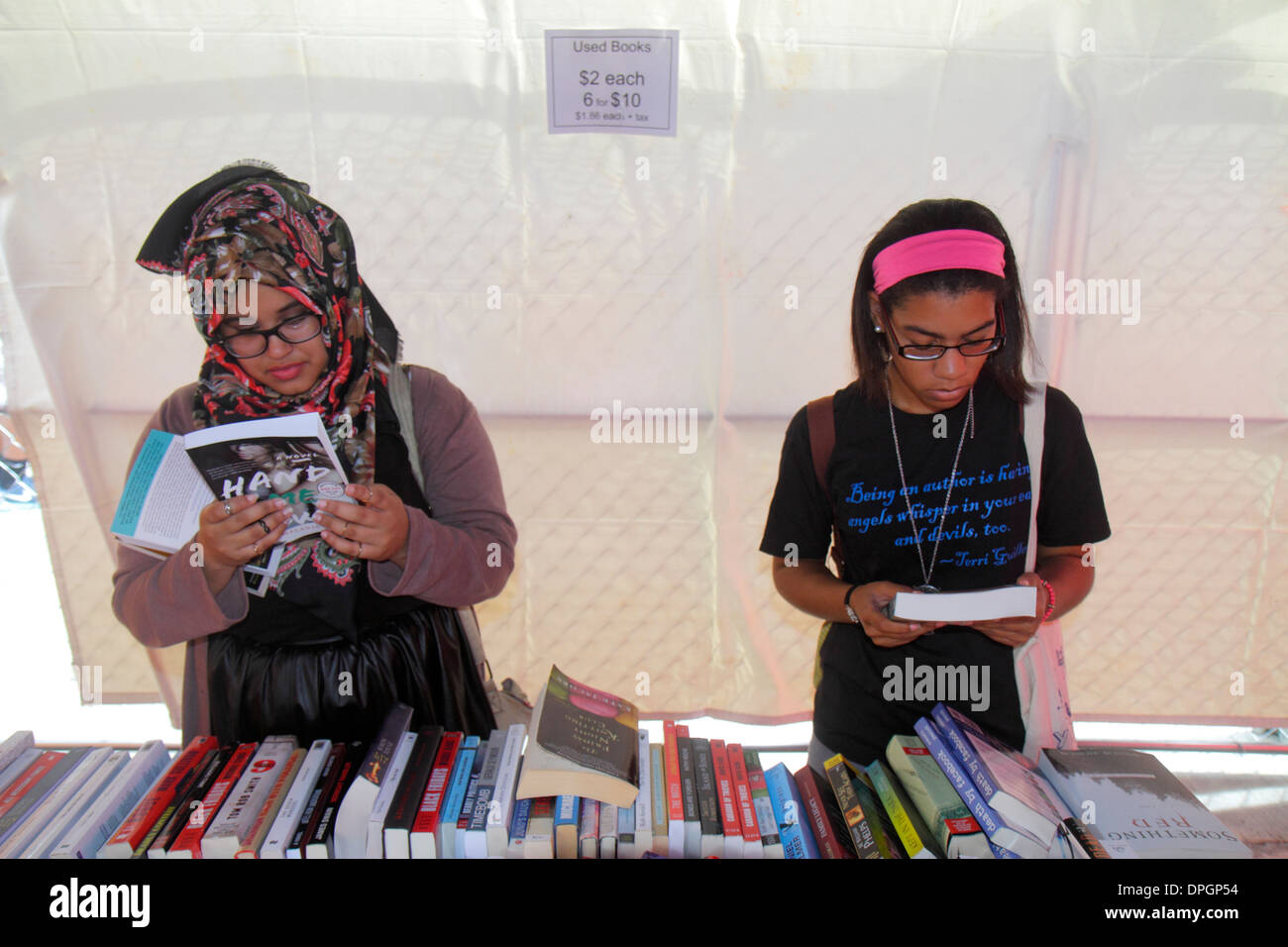 Miami Florida,Book Fair International,Miami Dade College,festival,shopping shopper shopping shopping negozi mercati di mercato di vendita di mercato, retai Foto Stock
