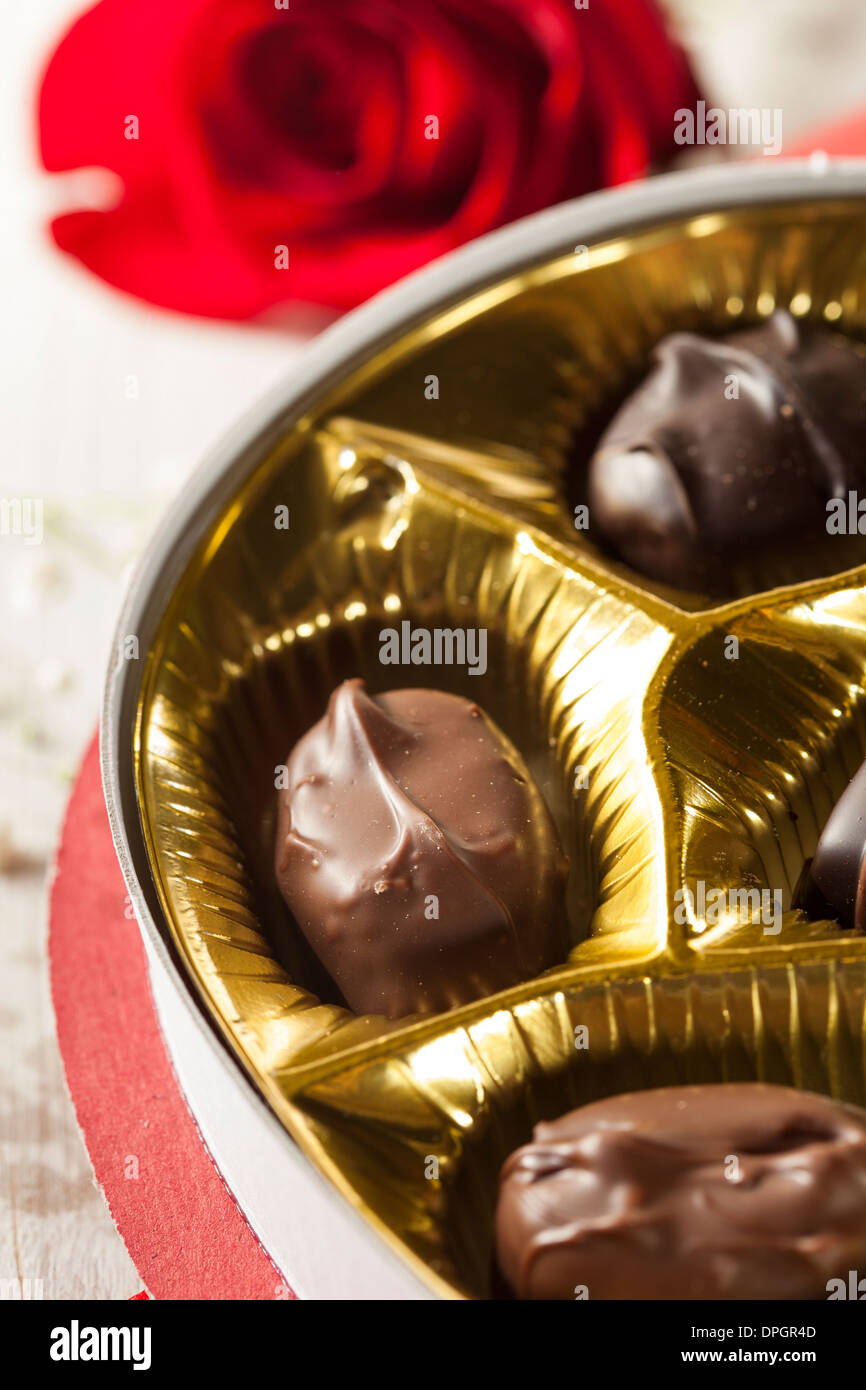 Voglia di una scatola di deliziosi cioccolatini per il giorno di San Valentino Foto Stock