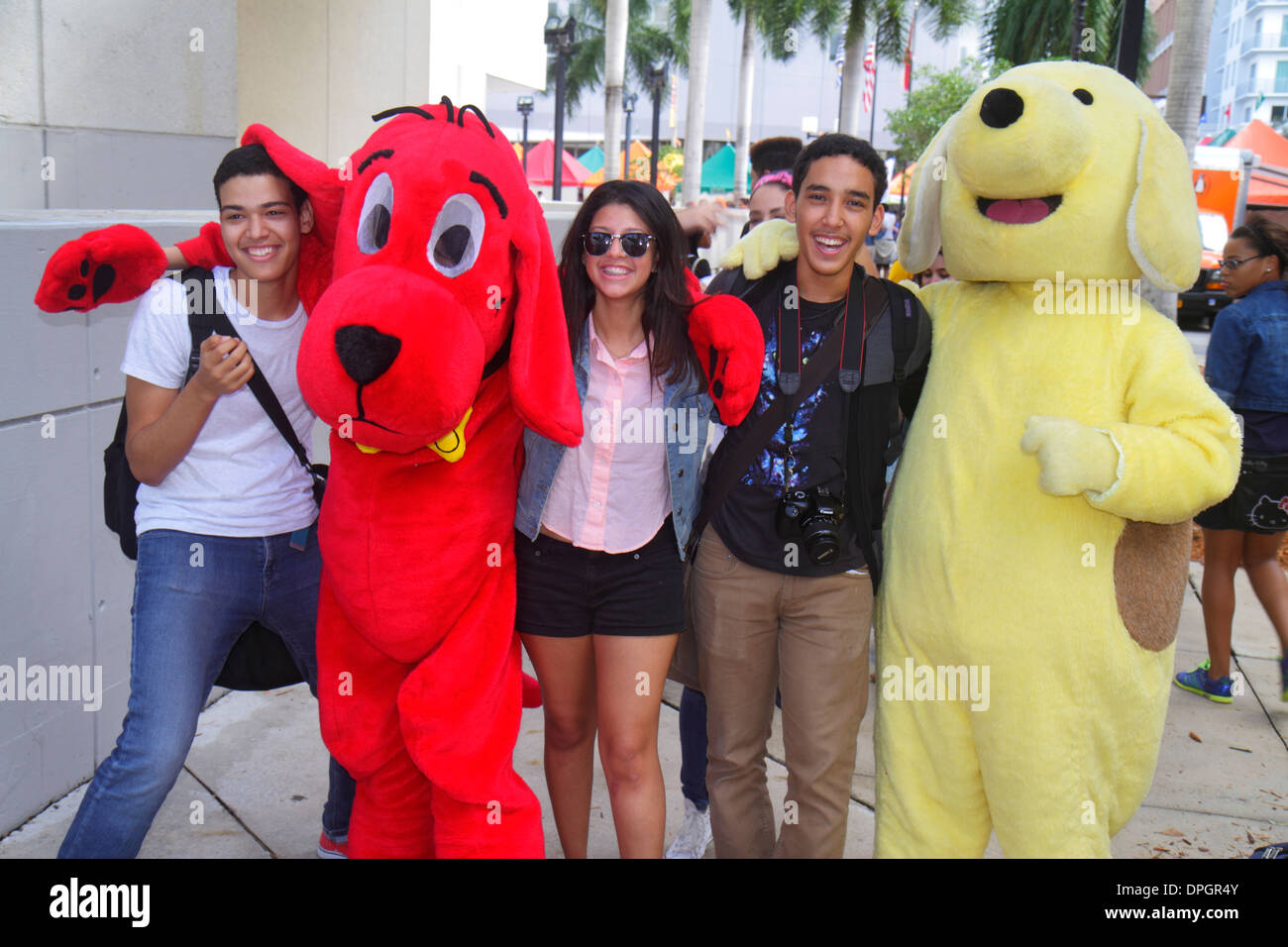 Miami Florida,Book Fair International,Miami Dade College,evento,festival,Clifford the Big Red dog dogs,bambini,personaggio,tifosi,Latino ispanico latino Foto Stock