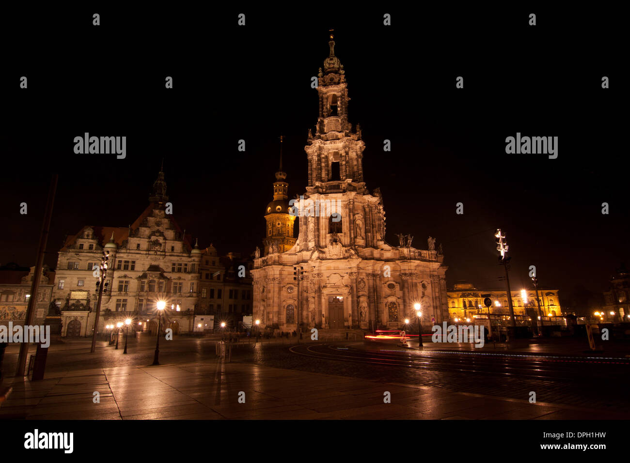 Hofkirche di Dresda di notte Foto Stock