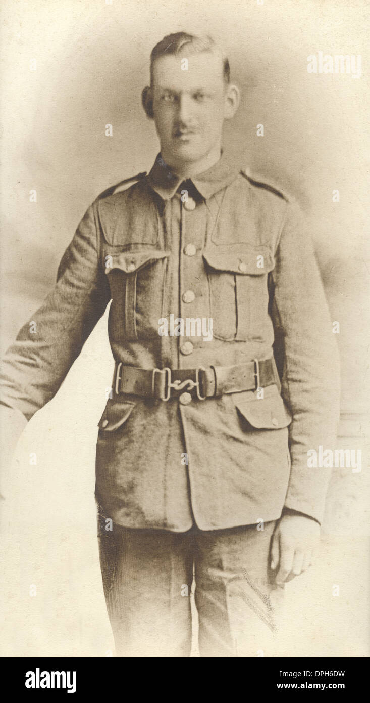 Charles privato Hayward da Shifnal, Shropshire, fotografati prima di partire per le trincee in WW1. Foto Stock