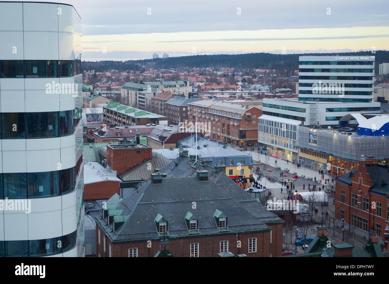 Dic. 14, 2013 - UmeÃ, VÃ¤sterbotten, Swedem - 14 dicembre 2013, Umea, Svezia: l'Kulturvaven,sorge accanto alla UME fiume che attraversa la città di Umea, Svezia. ''L'armatura'', come è comunemente chiamato, è un massiccio culturale, prestazioni e convention center programmato per aprire le sue porte nel 2014. Umea, una volta che una sonnolenta città nel nord della Svezia,sta subendo una grande trasformazione si addice il suo titolo come ''Capitol europea della cultura" per il 2014 (credito Immagine: © Rob Schoenbaum/ZUMA filo/ZUMAPRESS.com) Foto Stock