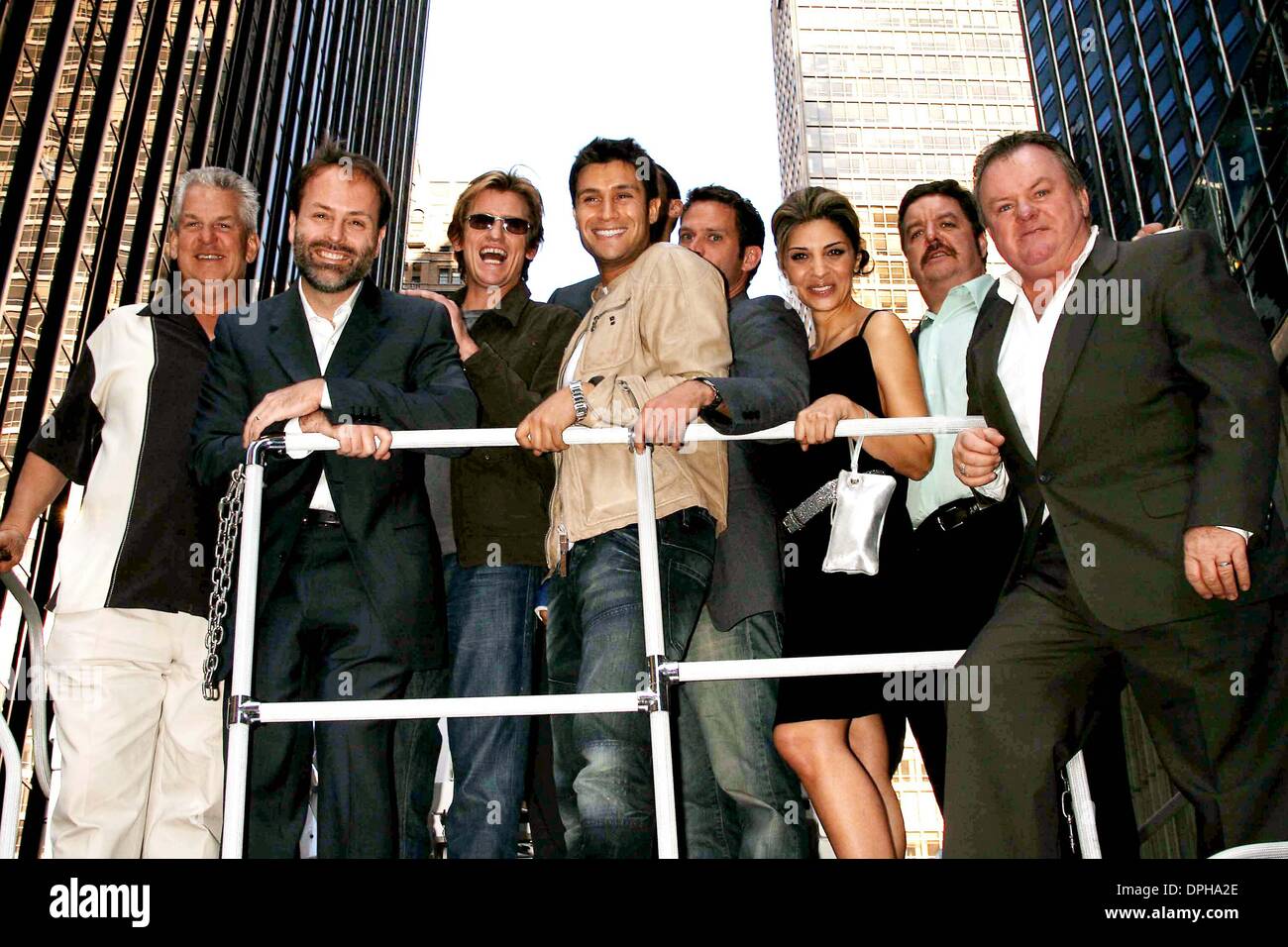 24 maggio 2006 - New York New York, Stati Uniti - K48072ML.''Rescue Me " stagione tre New York Premiere Screening. .Ziegfeld Theatre di New York City.05-24-2006. / 2006.Lenny Peters, Denis cauto, Michael Lombardi, Daniel Sunjata, Steven Pasquale, Callie Thorne, .e Jack McGee(Immagine di credito: © Mitchell Levy/Globe foto/ZUMAPRESS.com) Foto Stock