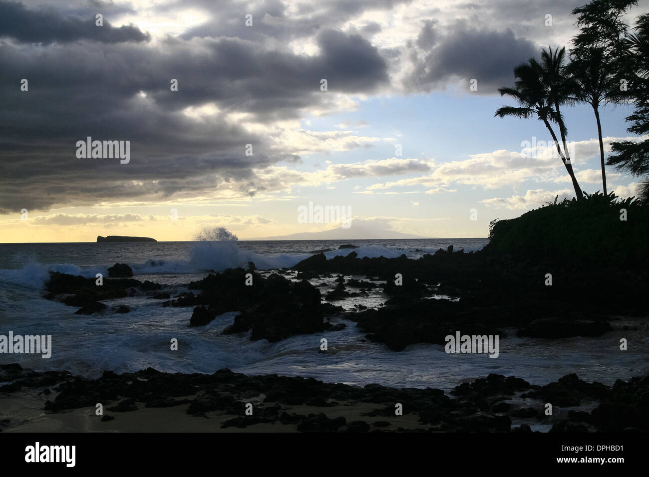 Spiaggia al tramonto, isola di Kauai, Hawaii, STATI UNITI D'AMERICA Foto Stock