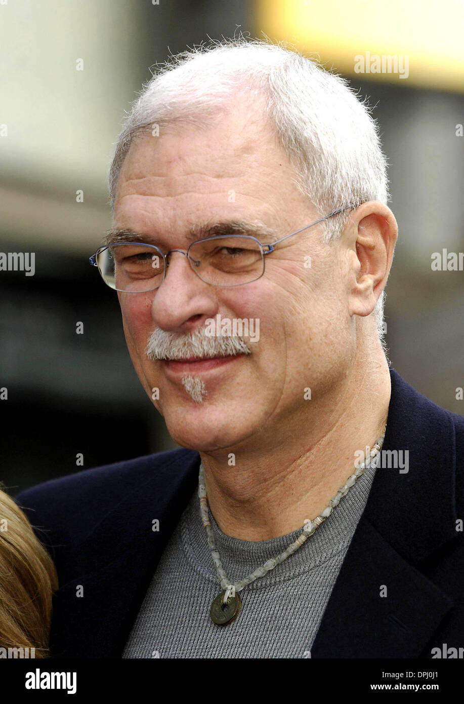 Ottobre 31, 2006 - Hollywood, California, Stati Uniti - Phil Jackson durante una cerimonia in onore di L.A. Lakers proprietario Jerry Buss con una stella sulla Hollywood Walk of Fame, il 30 ottobre 2006 a Los Angeles. - K50501MGE(Immagine di credito: © Michael Germana Globo/foto/ZUMAPRESS.com) Foto Stock