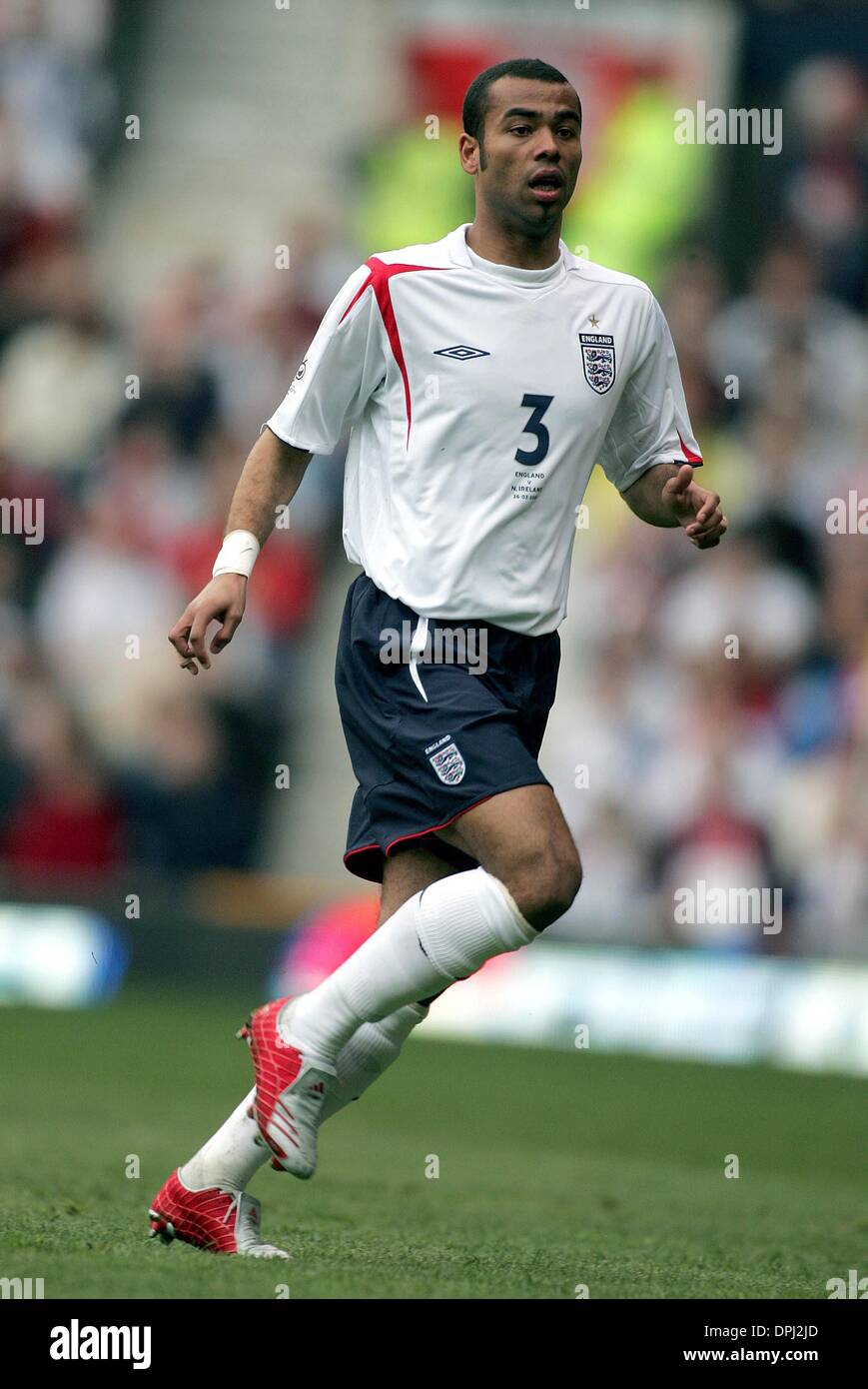 ASHLEY COLE. & ARSENAL FC. V IRLANDA DEL NORD.OLD TRAFFORD MANCHESTER, .26/03/2005.DII32588.K47874. - Coppa del Mondo 2006 ANTEPRIMA Foto Stock