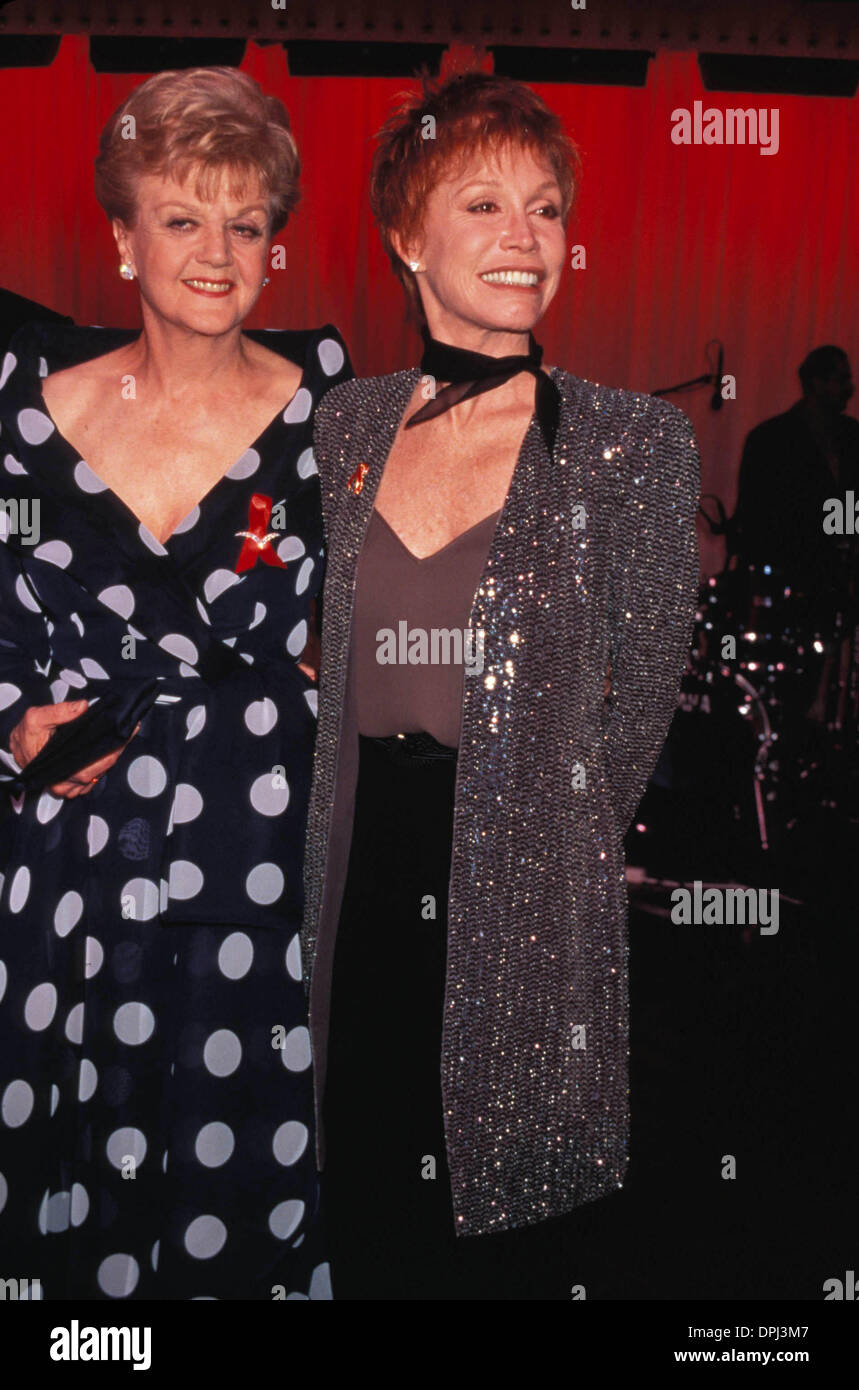 Sett. 25, 2006 - ANGELA LANSBURY CON MARY Tyler Moore .'' A BORDO PER AMFAR'' beneficio 1995.K14444UR. ROSE HARTMAN-(Immagine di credito: © Globo foto/ZUMAPRESS.com) Foto Stock