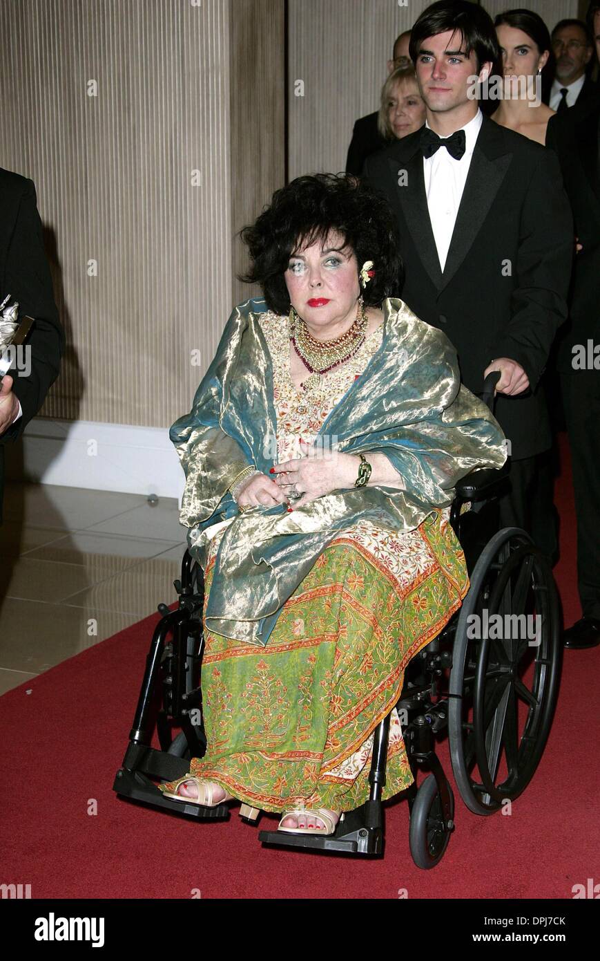 Gen. 10, 2006 - Hollywood e Los Angeles, Stati Uniti d'America - DAME ELIZABETH TAYLOR.attrice.2005 BAFTA/LA CUNARD BRITANNIA AWARDS.il Beverly Hilton Hotel, Hollywood, LOS ANGELES, Stati Uniti d'America.10-Nov-05.Giro60454.K46239.(Immagine di credito: © Globo foto/ZUMAPRESS.com) Foto Stock