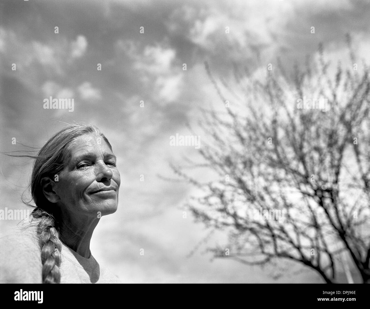 Sett. 08, 2006 - California, Stati Uniti - LESLIE, donne di saggezza. 'My vetro sarà sempre pieno per metà. La mia spiritualità è che cosa rende dove ogni giorno mi sveglio e si tratta di un nuovo giorno e ogni notte quando vado a dormire, ho vissuto al massimo. La mia spiritualità mi permette di apprezzare il bellissimo cielo e per vedere l'umanità in ogni persona che mi tocco. Proprio come il mio crimine, essendo io Foto Stock