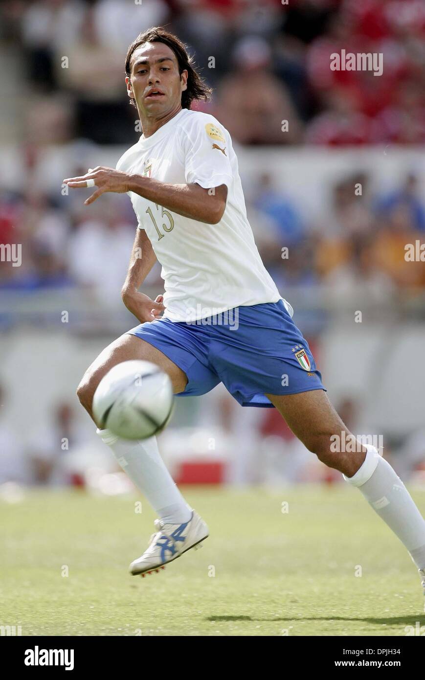 ALESSANDRO NESTA.Italia & LAZIO.ITALIA V DANIMARCA EURO 2004.D. AFONSO HENRIQUES STADIUM, Guimaraes, Portogallo.15/06/2004.DIF23882.K47872.WORLD CUP 2006 ANTEPRIMA Foto Stock
