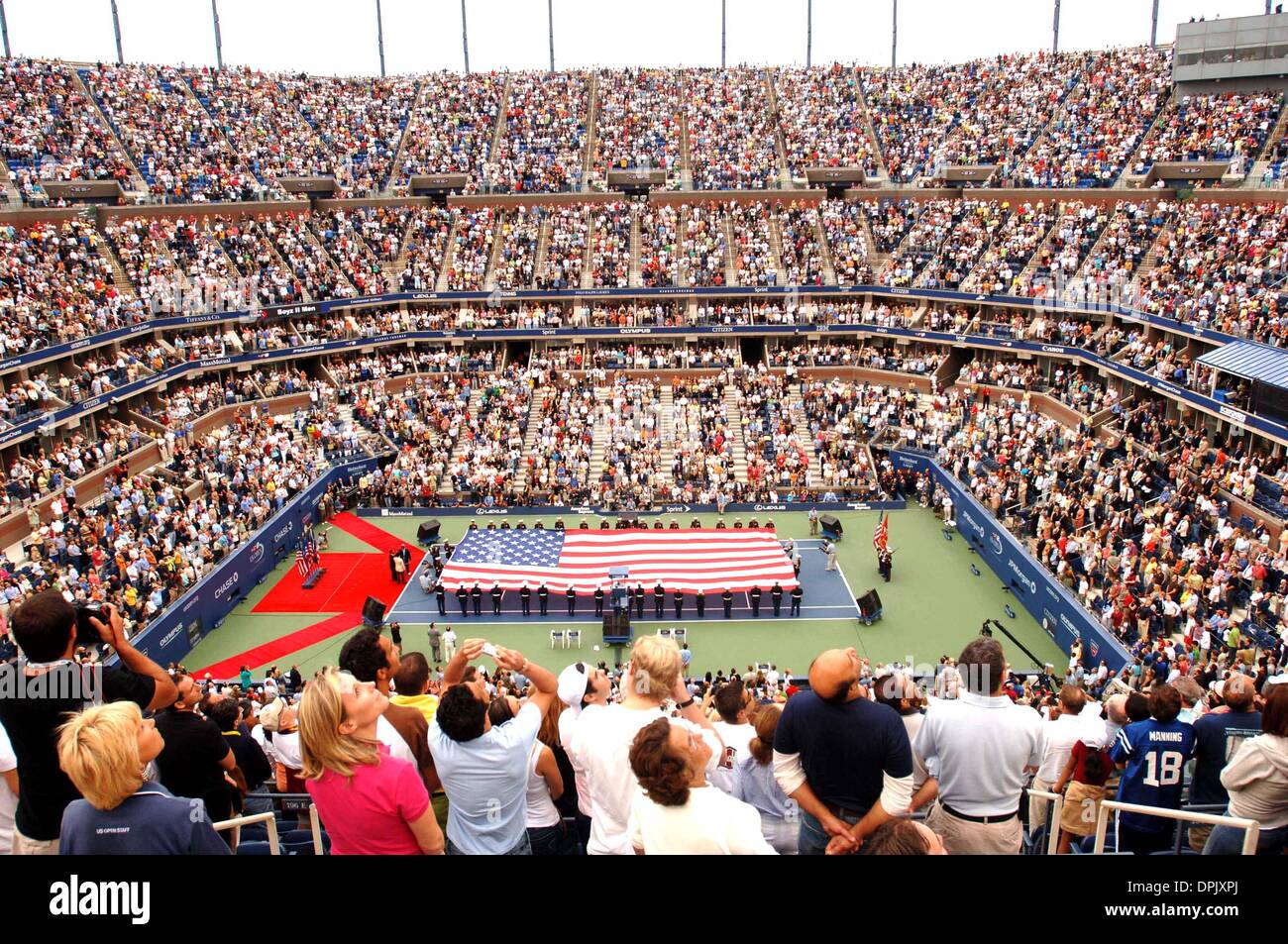 Sett. 11, 2006 - New York New York, Stati Uniti d'America - Roger Federer vince uomini della US Open Tennis Championship finale contro Andy Roddick nel prato Fluhsing Queens il 10 settembre 2006.. Andrea Renault / K49649AR(Immagine di credito: © Globo foto/ZUMAPRESS.com) Foto Stock