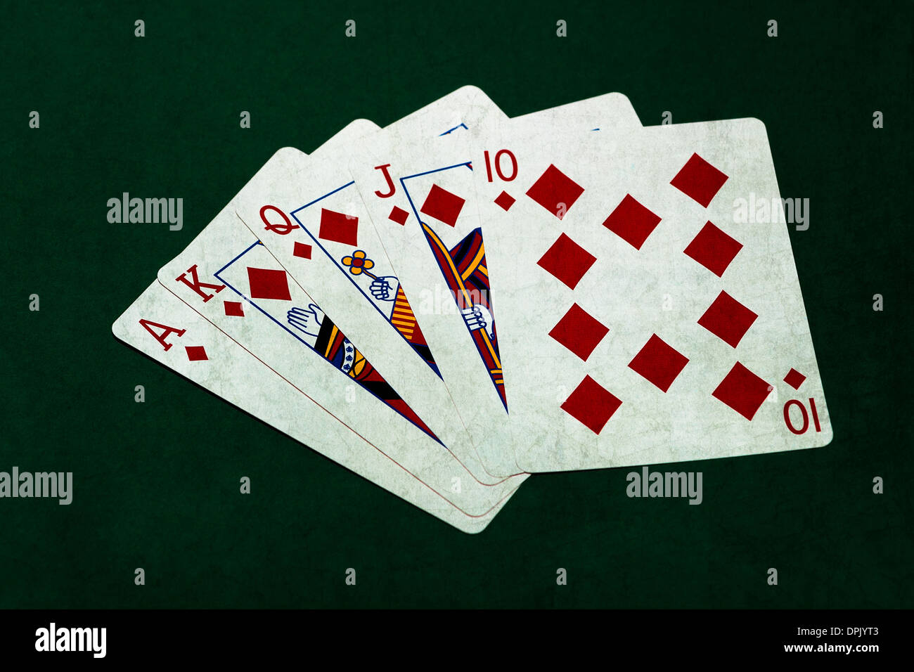 Mani di Poker - Royal Flush 3. Vista ingrandita di cinque carte da gioco formando il poker royal flush mano. Foto Stock