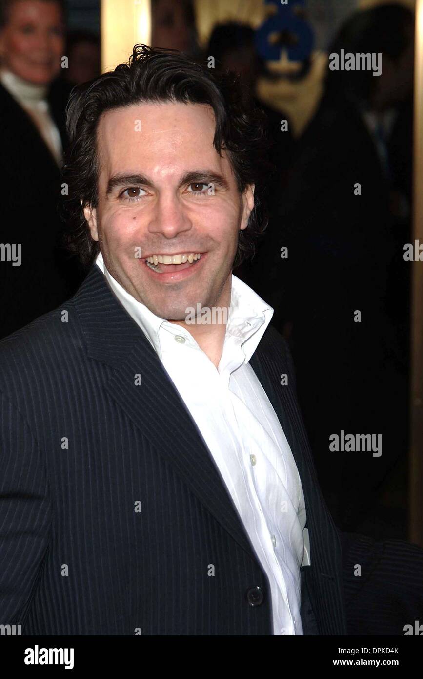 Apr. 20, 2006 - New York New York, Stati Uniti d'America - Stelle venite a vedere la Broadway giocare tre giorni di pioggia a Jacobs theatre sulla 45th Street New York City 19-04-2006 (interpretato da Julia Roberts, Bradley Cooper e Paul Rudd)/// .K47556AR.MARIO CANTONE(Immagine di credito: © Globo foto/ZUMAPRESS.com) Foto Stock