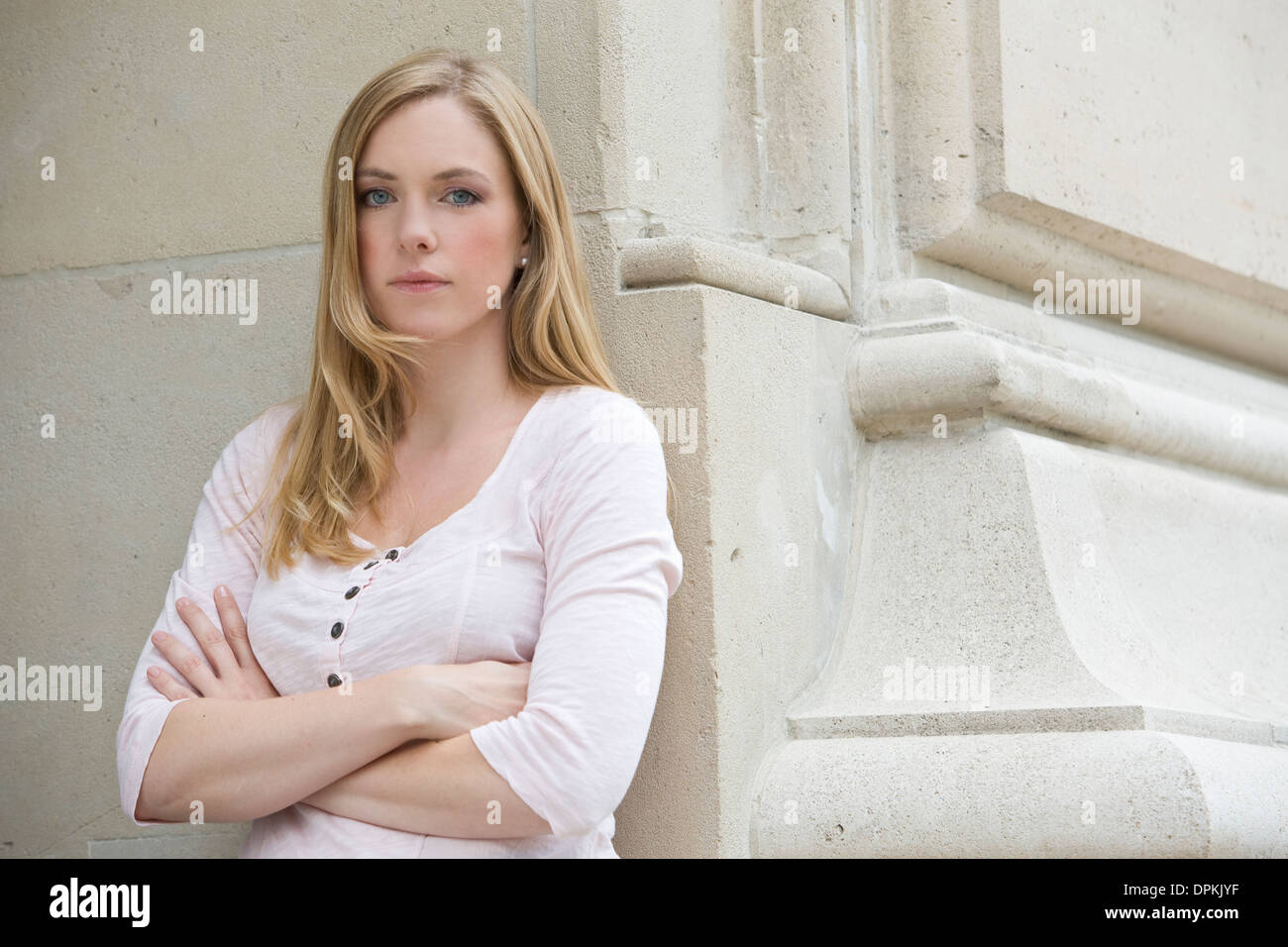 Ritratto di una giovane donna bionda Foto Stock