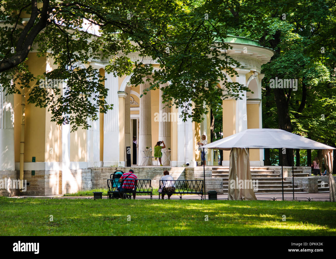 Rossi il padiglione nel giardino Mikhailovsky Mikhailovsky (SAD), San Pietroburgo, Russia Foto Stock