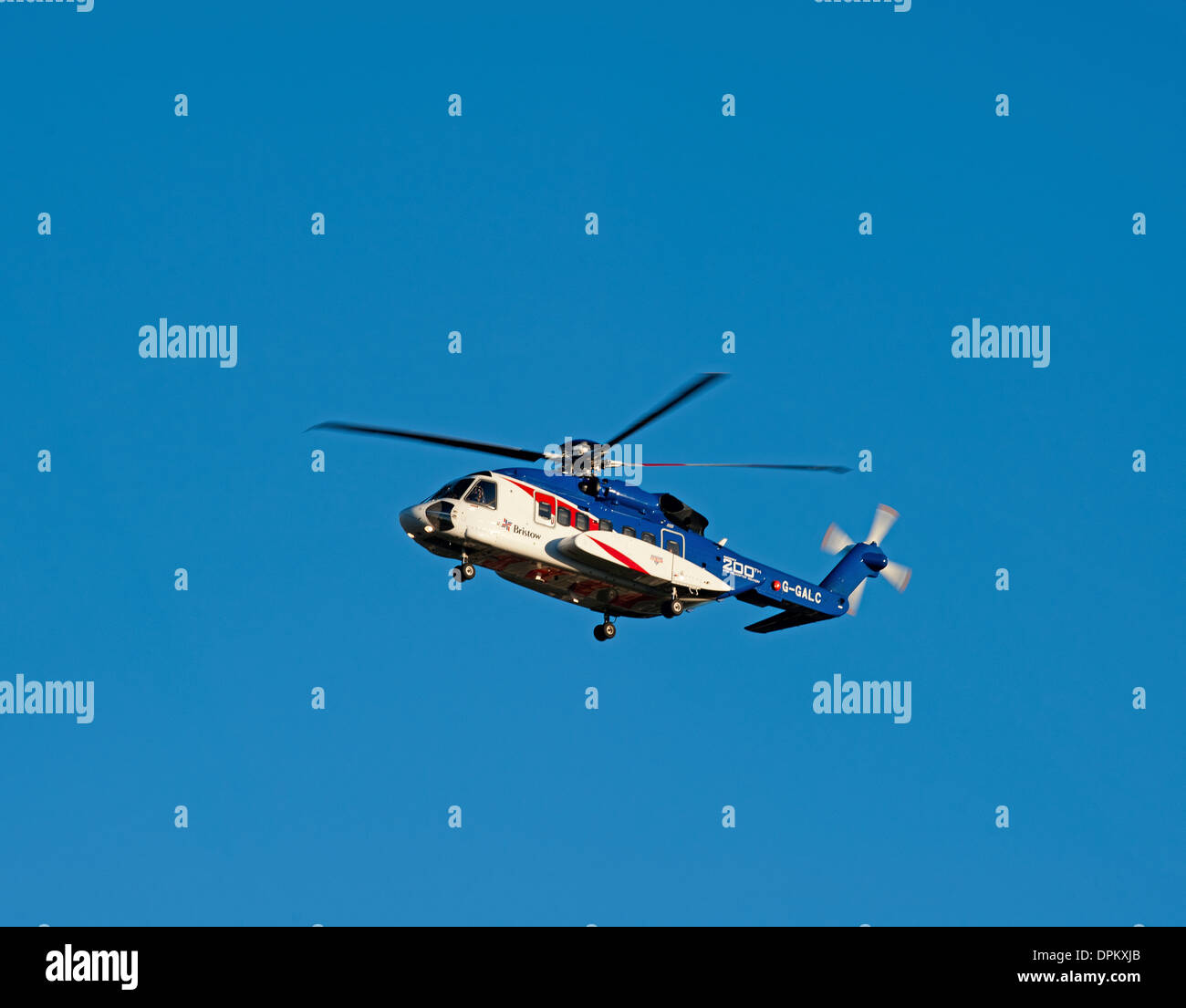 Elicottero Bristow G-GALC Sikorsky S92 avvicinamento dall'Aeroporto di Aberdeen. SCO 9201 Foto Stock