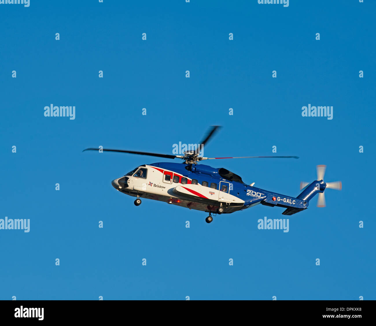 Elicottero Bristow G-GALC Sikorsky S92 avvicinamento dall'Aeroporto di Aberdeen. Foto Stock