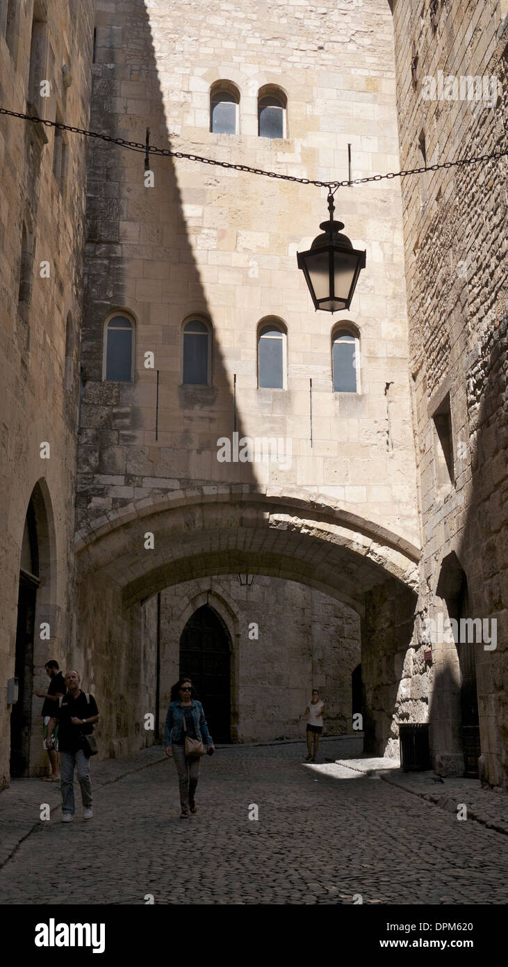 Arco Antico presso il Palazzo Arcivescovile, Narbonne, Francia. Foto Stock