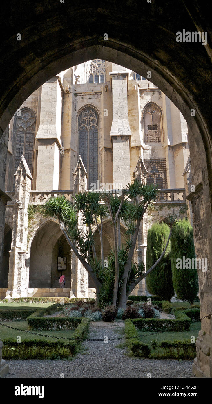 Cattedrale di Narbonne giardini da archi. Foto Stock