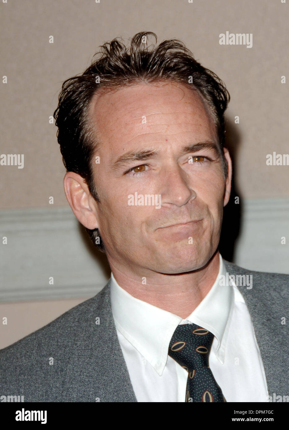 Il 25 gennaio, 2006 - Pasadena, CALIFORNIA, STATI UNITI D'AMERICA - K46366FB.NBC TCA invernale partito, arrivi al RITZ CARLTON.HOTEL Pasadena, CA..1/22/2006. FITZROY BARRETT / 2006.LUKE PERRY(Immagine di credito: © Globo foto/ZUMAPRESS.com) Foto Stock